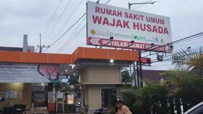 Baliho Caleg Dipasang Asal Bikin Celaka Ibu dan Anak di Malang