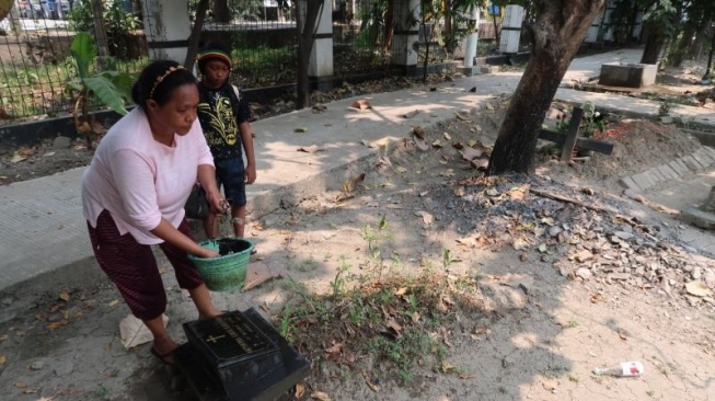 Tradisi Nyekar di Pemakaman Gereja Tugu Cilincing, Kuburan Tua Warga Keturunan Portugis