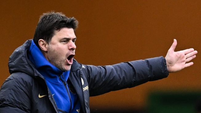 Gestur pelatih Chelsea, Mauricio Pochettino pada laga Liga Inggris kontra Wolves di Stadion Molineaux, Minggu (24/12) malam WIB. [Paul ELLIS / AFP]