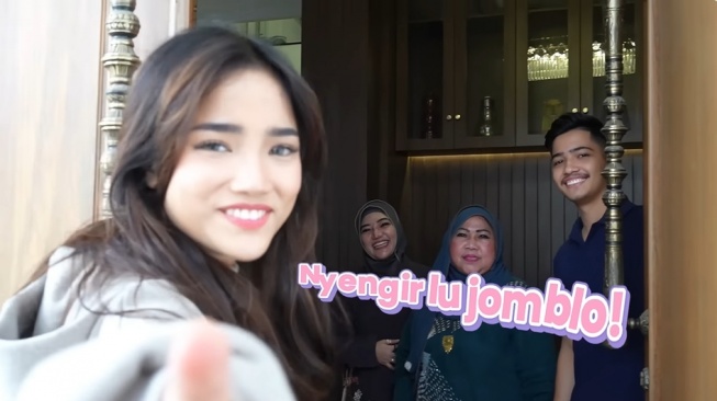 Fuji disambut hangat keluarga Citra Insani (youtube)