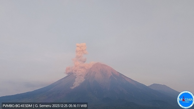 Gunung Semeru 16 Kali Meletus, Keluarkan Guguran Lava