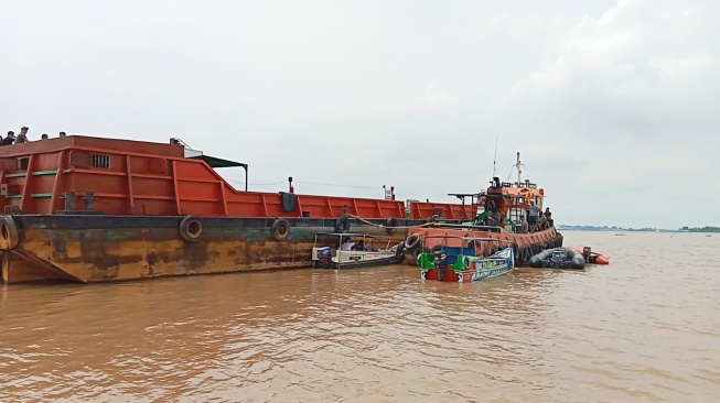 Kapten Kapal Tongkang Hilang di Sungai Musi Setelah Ditabrak Tug Boat Karya Pacific