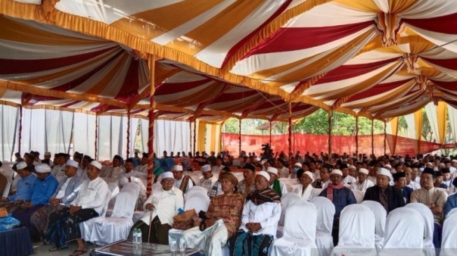 Perwakilan ulama dari empat kabupaten di Pulau Madura berkumpul di Bangkalan, Jawa Timur, Selasa (26/12/2023) mendoakan kemenangan pasangan calon Presiden dan Wakil Presiden Prabowo Subianto-Gibran Rakabuming Raka. (TIm Prabowo-Gibran)