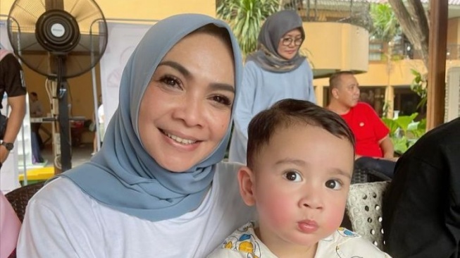 Rieta Amalia bersama Rayyanza Malik Ahmad (Instagram)