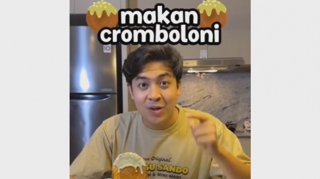 Jerome Polin Bagikan Tips Cara Makan Cromboloni Agar Lebih Enak Publik