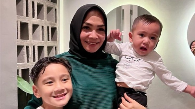 Disebut Bank Pusat Rafathar dan Rayyanza, Rieta Amalia Pernah Gulung Tikar Bangun Bisnis Kuliner: Caur!