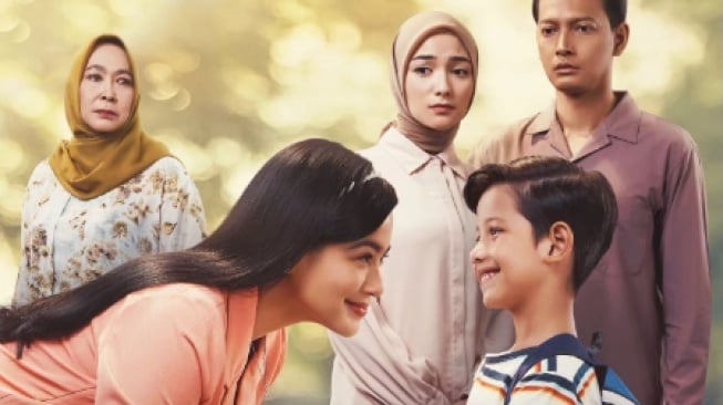 Review Film Air Mata di Ujung Sajadah, Perjalanan Emosional dan Kompleks