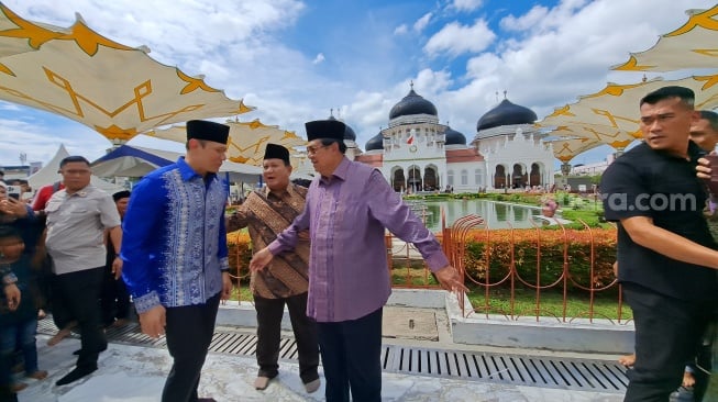 Momen Lucu Prabowo-SBY Dan AHY Tukar-tukar Posisi Saat Foto Bareng Di Masjid Raya Baiturrahman Aceh