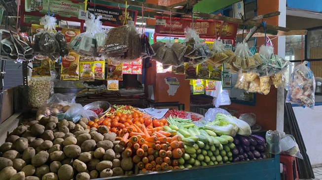 Situasi Pasar Slipi, Jakarta Barat, Rabu (27/12/2023). (Suara.com/Faqih)