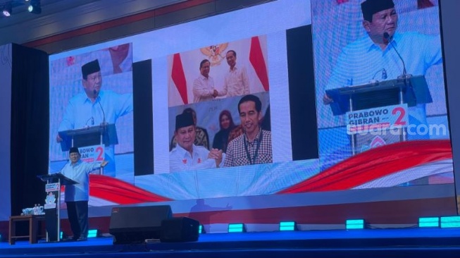 Pamer Foto Jabat Tangan, Prabowo: Hanya Orang Buta Tak Mau Akui Keberhasilan Jokowi