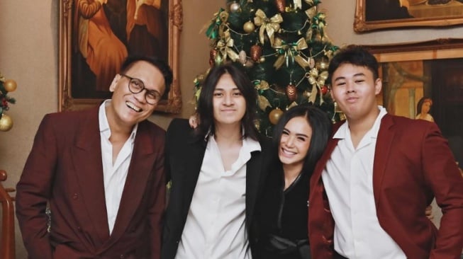 Deretan Artis yang Rayakan Natal Bareng Mantan Suami, Ada Yuni Shara dan Shandy Aulia