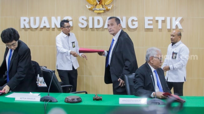 Suasana jalannya sidang kode etik dengan terdakwa Ketua KPK nonaktif Firli Bahuri  di Gedung ACLC KPK, Jakarta, Rabu (27/12/2023). [Suara.com/Alfian Winanto]