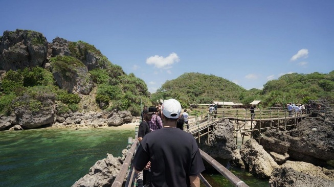 Kenapa Kawasan Karst Gunungkidul Harus Dilindungi dari Pembangunan Beach Club Raffi Ahmad?