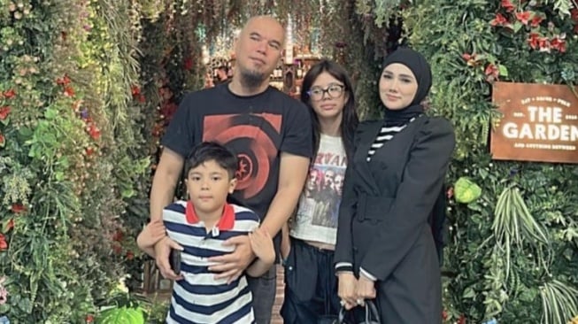 Artis ganti nama anak  (Instagram/@ahmaddhaniofficial)