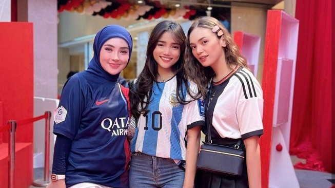 Fuji di pesta ulang tahun Baby L (Instagram/@shellasaukiaofficial)