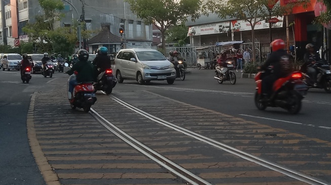 Menengok Sejarah Jalur Kereta Api di Tengah Kota Solo: Dibangun Masa PB X, Jadi Pemandangan Menarik Wisatawan