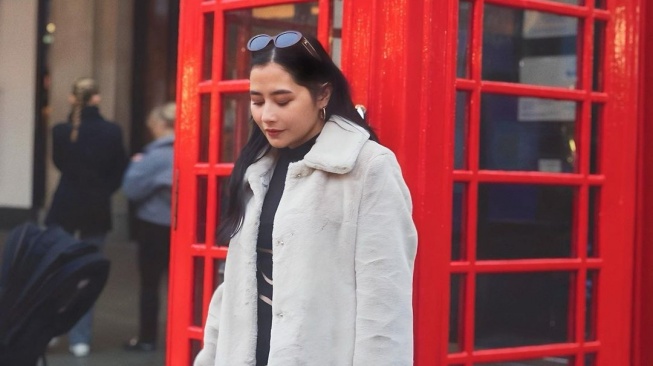 Potret Cantik Prilly Latuconsina di London. (Instagram/prillylatuconsina96)