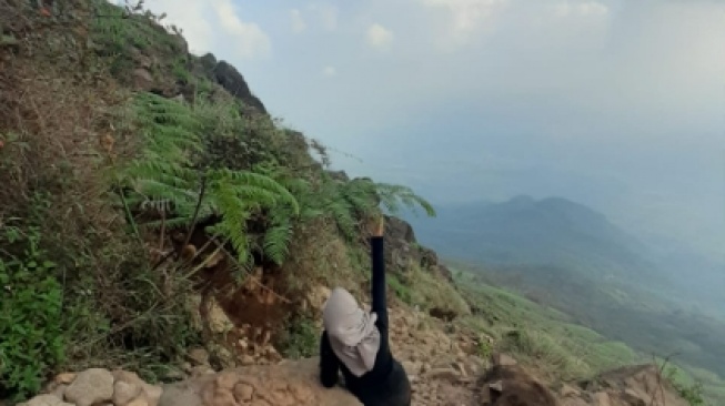 Gunung Penanggungan: Puncak Suci yang Tidak Cocok untuk Pendaki Pemula