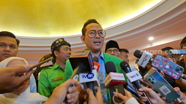 Wakil Ketua Majelis Pertimbangan Partai Persatuan Pembangunan (PPP) Witjaksono ditemui awak media di Hotel Ambhara, Jakarta Selatan, Kamis (28/12/2023). (Suara.com/Novian)