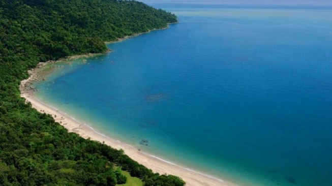 Menjelajahi Keindahan Alam di Pantai Tanjung Datu, Kalimantan Barat: Destinasi Liburan Tak Terlupakan