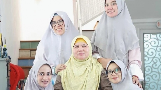 Profil dan Biodata Mamah Dedeh, Disebut Jadi Mertua Idaman Gara-gara Bela Menantu Ogah Urus Kerjaan Rumah