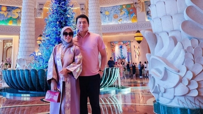 8 Potret Syahrini Liburan di Dubai, Kemesraannya Bareng Reino Barack Jadi Sorotan