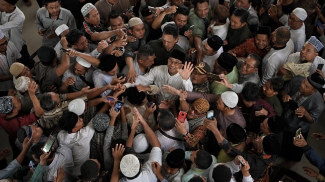 Janji Anies Baswedan di Depan Santri dan Guru Diniyah Saat Orasi di Trenggalek