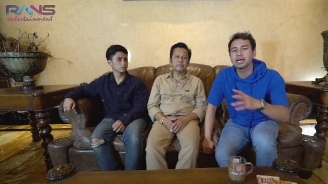 Raffi Ahmad bersama ayah Alshad Ahmad, Mansyur Ahmad. (YouTube/Rans Entertainment)