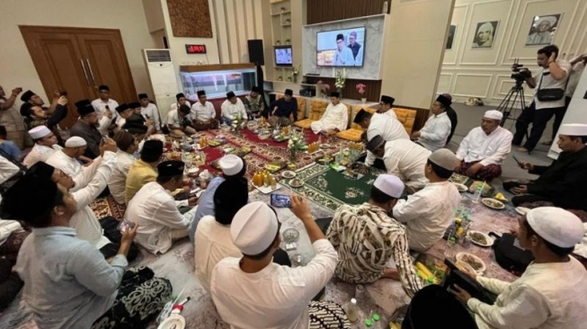 Sebanyak 50 Kiai dan Gus se-Jatim berkumpul bersama Habib Luthfi bin Yahya di Sidoarjo, Jawa Timur. [ANTARA/HO-Tim RKB]