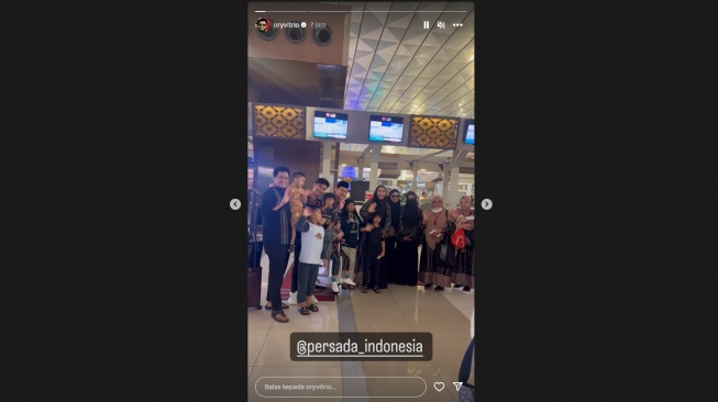 Ria Ricis dan Teuku Ryan umrah bersama (instagram)