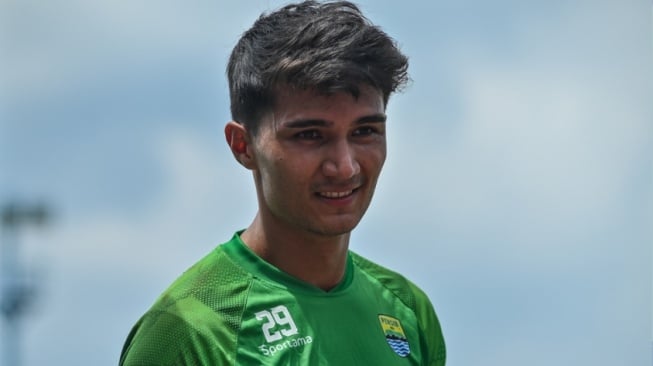 Kiper Persib Bandung, Kevin Ray Mendoza. (ligaindonesiabaru.com)