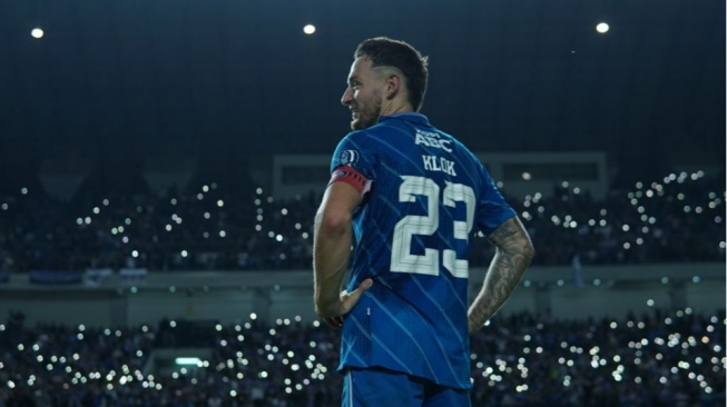 Marc Klok Saat Membela Klub Persib Bandung (pssi.org)