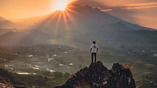 Dijamin Syahdu! Ini 4 Lokasi Pesta Kembang Api Sekaligus Matahari Terbit di Karanganyar