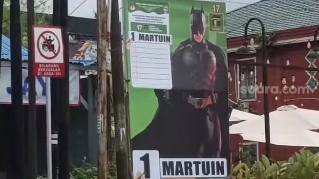 Lucu Banget! Caleg di Singkawang Pasang Foto Batman, Netizen Juluki Pahlawan