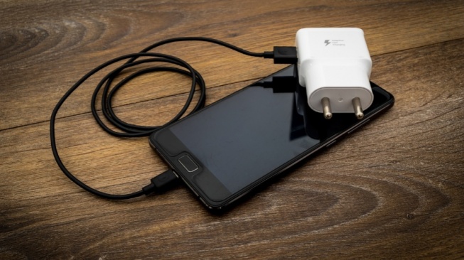 Jangan Sampai Menyesal, Ini 6 Tips Memilih Kabel Charger Ponsel