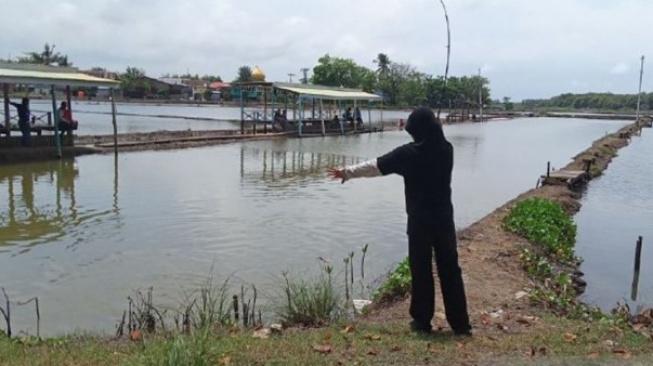 Mengisi Libur Tahun Baru Dengan Memancing Ikan Bandeng di Maros Baru