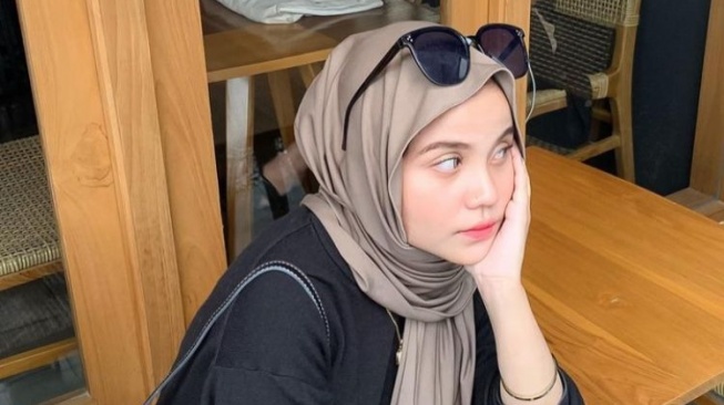 6 Potret Onnyta Apriliani, Eks Kekasih Pratama Arhan Tak Kalah Modis Dibanding Azizah Salsha