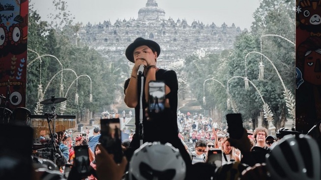 Artis Dilarang Nyanyikan Lagu Lamanya. (Instagram/duniamanji)