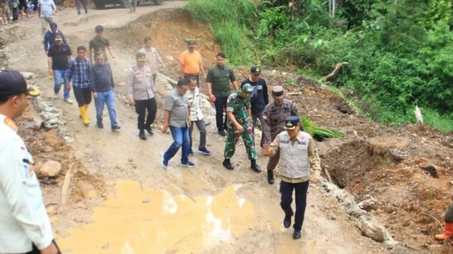 Banjir Bandang hingga Tanah Longsor Terjang Pasaman, Kampung Terisolasi dan Ratusan Orang Mengungsi