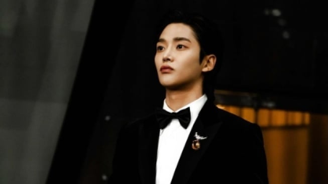 Tak Hafal Naskah, Rowoon Dikritik saat Jadi MC di KBS Drama Awards 2023