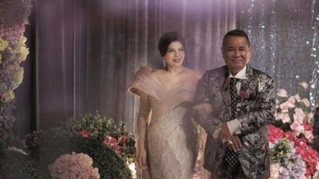 Agustianne Marbun, istri Hotman paris yang ternyata bukan orang sembarangan (Instagram/makeupbyyulialsn)