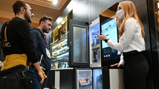 Bespoke 4-Door Flex Refrigerator. [Samsung]