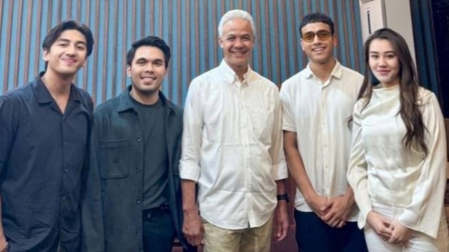 Foto Bareng Ganjar Pranowo, Thariq Halilintar Diledek Kebanting Pesona Fadly Faisal