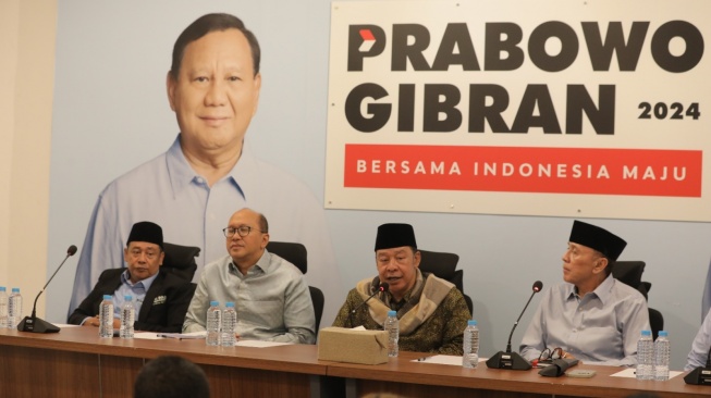 Bantah Kabar Simpang Siur, Pimpinan Ponpes Buntet Kiai Adib Tegaskan Dukung Prabowo-Gibran