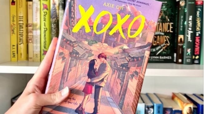 Review Buku XOXO, Pacaran Backstreet dengan Idol K-pop