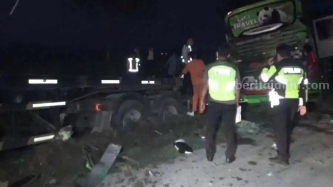 Detik-detik Bus Wisata Guru SMP Asal Malang Kecelakaan di Tol Ngawi-Solo, Satu Orang Tewas