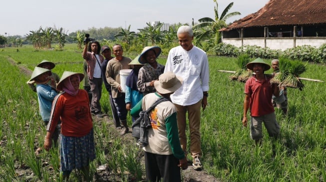 Deretan Sepatu Produk Lokal Koleksi Ganjar Pranowo, Salah Satunya Pernah Didesain Mantu Jokowi Bobby Nasution