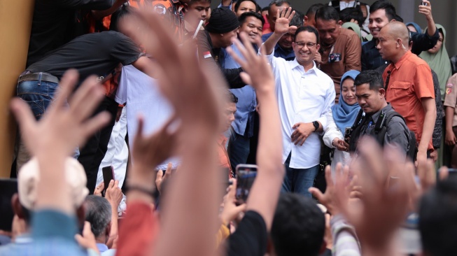 Untuk Besarkan Usaha Kecil,  Anies Janji Koreksi UU Cipta Kerja