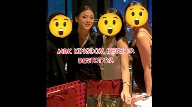 Bella Damaika hangout bareng bestie. [TikTok]