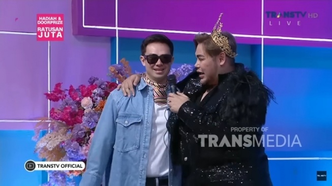 Potret Penampilan Ivan Gunawan di Ultah Brownis (YouTube/TRANS TV Official)